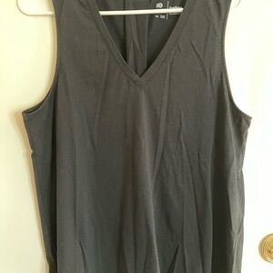 TenTree XL Black V-Neck Tank Top.